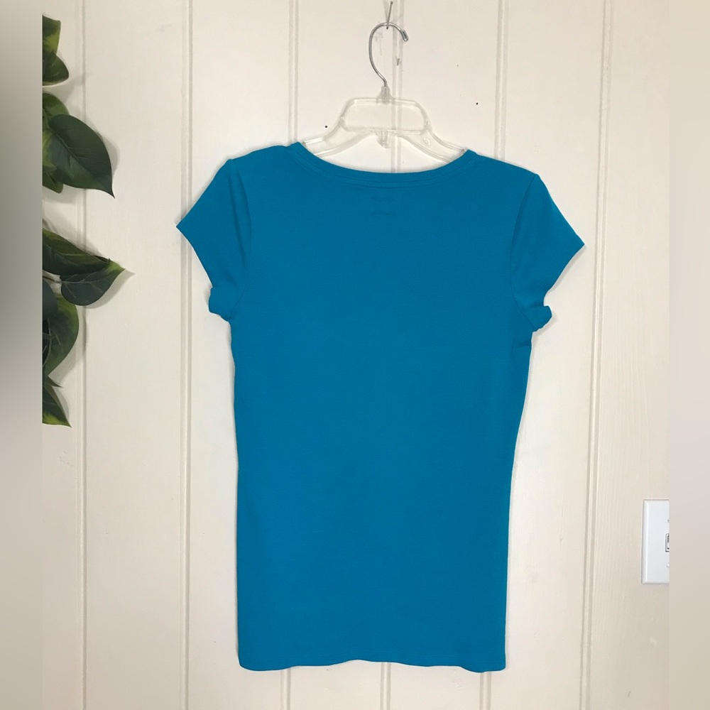Ladies JCPenney Blue Round Neck Blouse
Size Large 12 - 14
Stretch Material 
100… - Picture 4 of 16